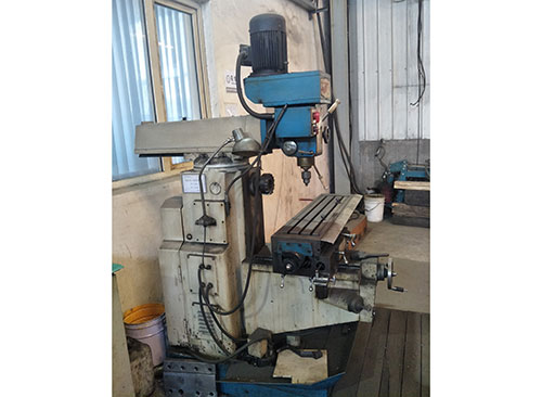 Universal rotary table milling machine