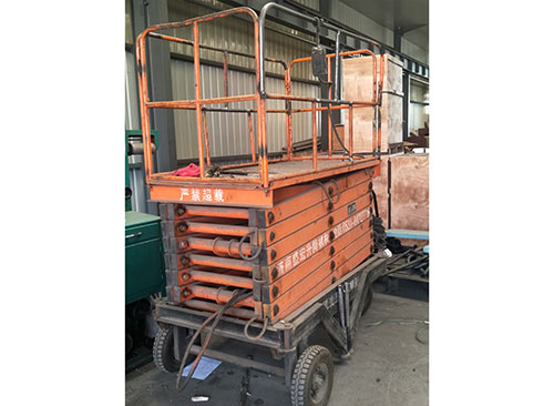 Mobile hydraulic lifting platform