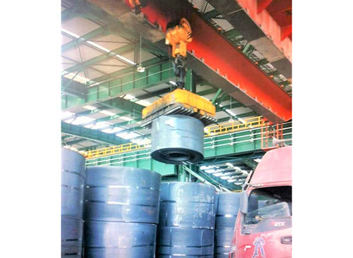 Electromagnet for lifting vertical coil