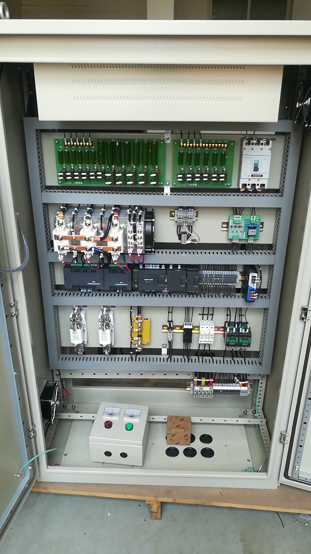 Series MCC constant voltage excitation