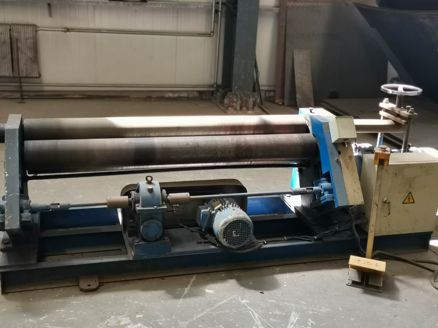Plate crimping machine