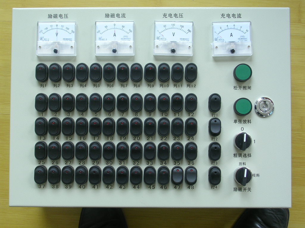 操作台（仪表、分控开关、调磁开关、单张释放按钮、抱闸按钮、故障指示1）